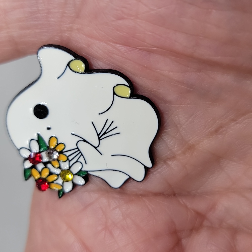 Halloween Flower Enamel Ghost Tac Pin White Black One Inch Wide Unisex - Picture 2 of 6